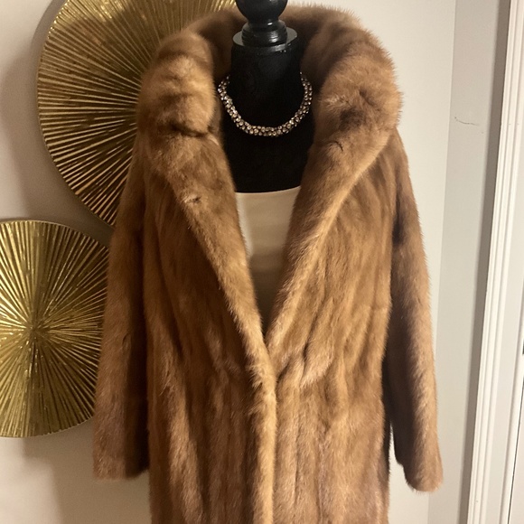 **Vintage Genuine Mink Coat with Fur Belt** - Picture 5 of 9
